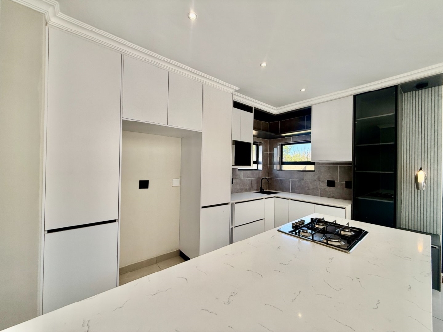 To Let 4 Bedroom Property for Rent in Melodie North West